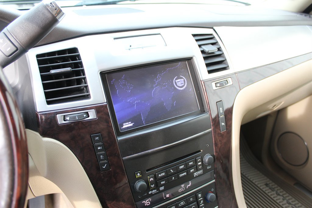 Used 2013 Cadillac Escalade ESV Premium image 8