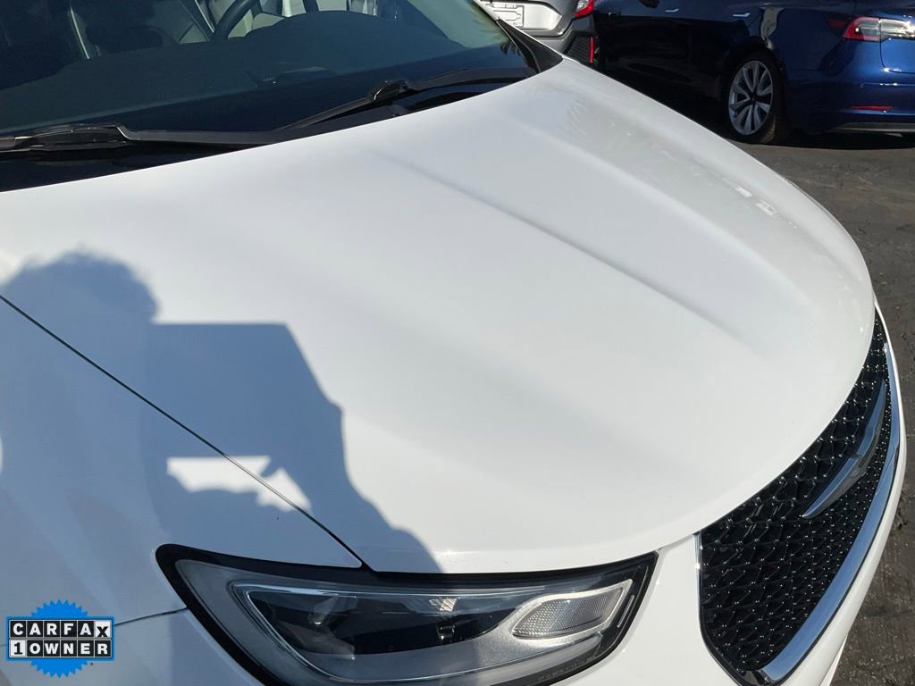 Used 2022 Chrysler Pacifica Limited w/ Uconnect Theater Family Group image 79