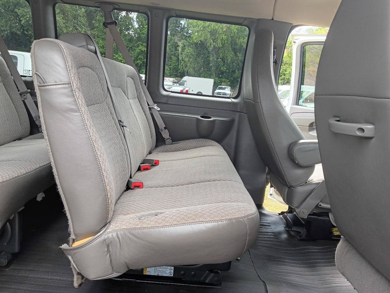 Used 2014 GMC Savana 3500 LS w/ Chrome Appearance Package RWD image 20