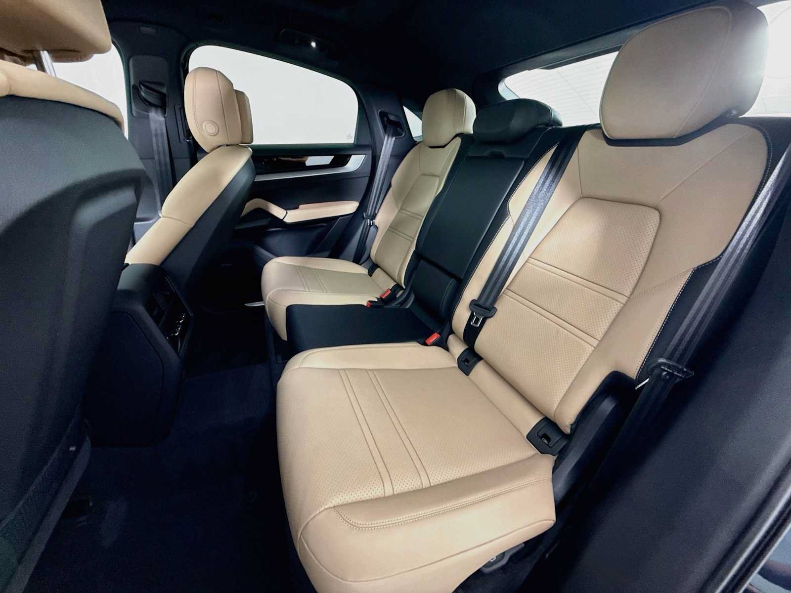 New 2026 Porsche Cayenne Coupe AWD/4WD image 22