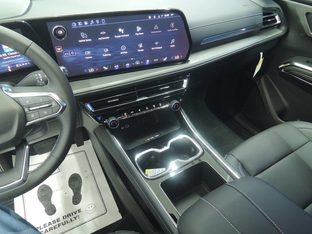 New 2026 Chevrolet Traverse LT w/ Sun and Wheel Package FWD image 17