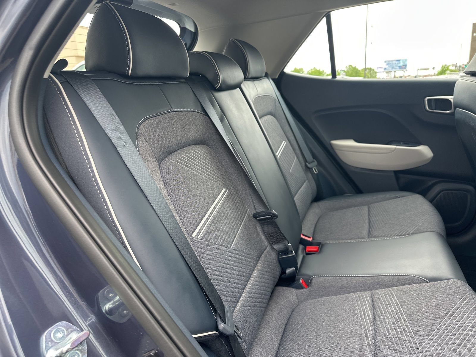 Used 2025 Hyundai Venue Limited FWD image 26