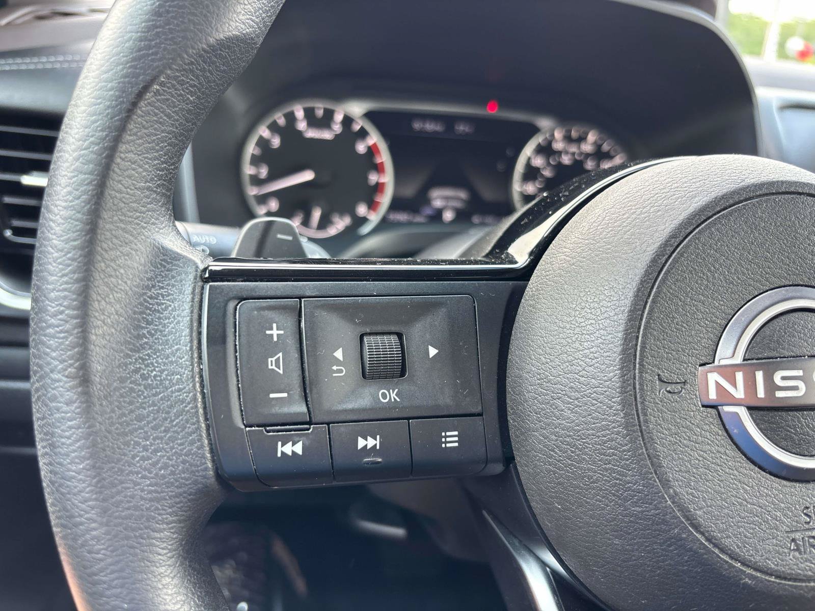 Used 2022 Nissan Rogue SV AWD/4WD image 21