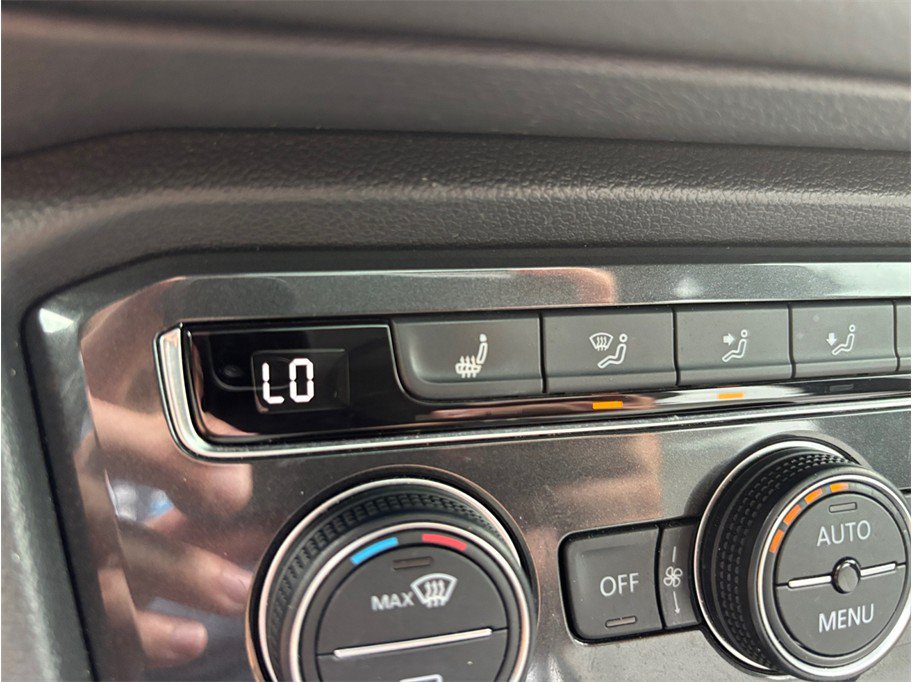 Used 2019 Volkswagen Tiguan SEL R-Line FWD image 32