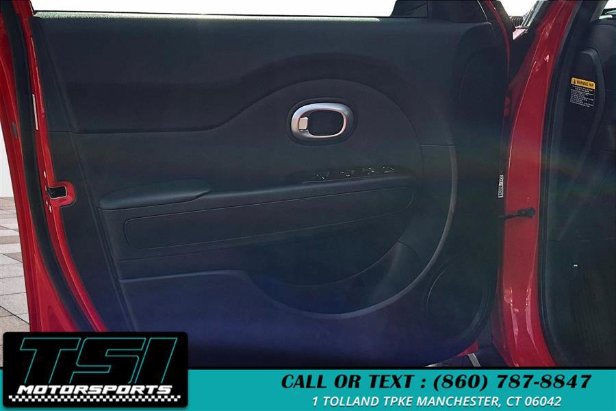 Used 2015 Kia Soul + image 23