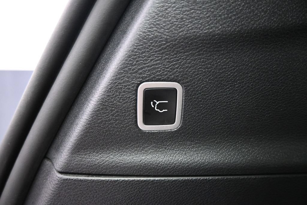 Used 2024 Chrysler Pacifica Limited w/ Uconnect Theater Family Group AWD/4WD image 34
