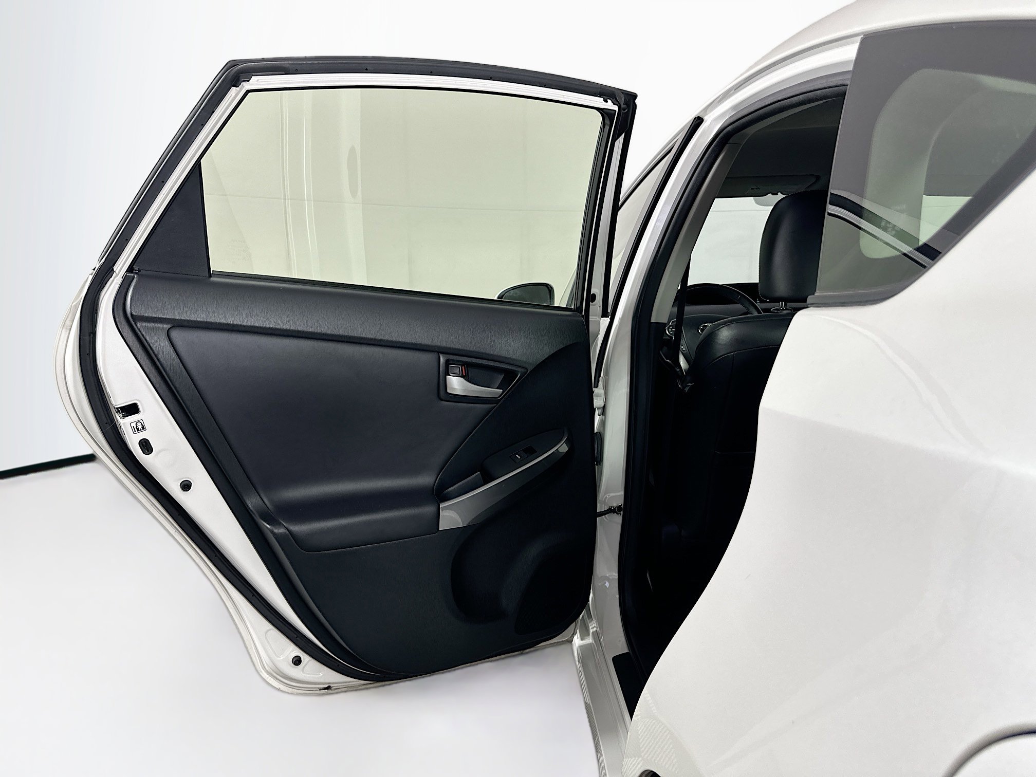 Used 2015 Toyota Prius Persona Series FWD image 25