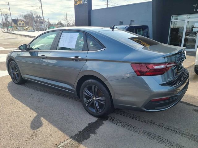 Used 2023 Volkswagen Jetta SE w/ Panoramic Sunroof Package image 9