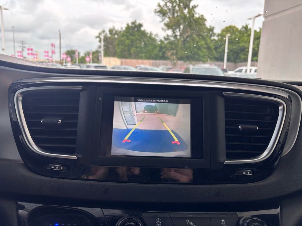Used 2019 Chrysler Pacifica Touring Plus w/ S Appearance Package FWD image 24