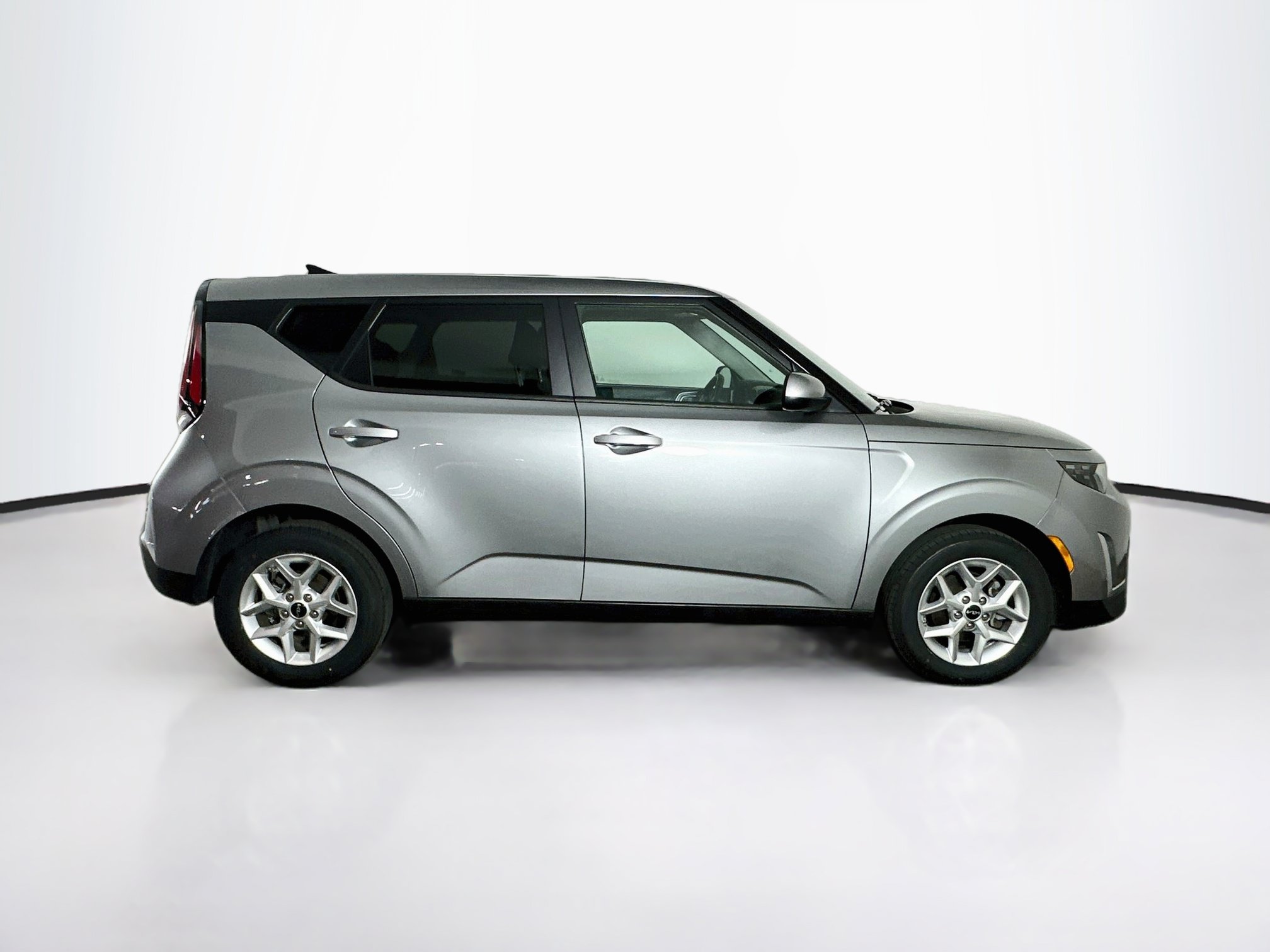 Used 2025 Kia Soul LX w/ LX Technology Package FWD image 10