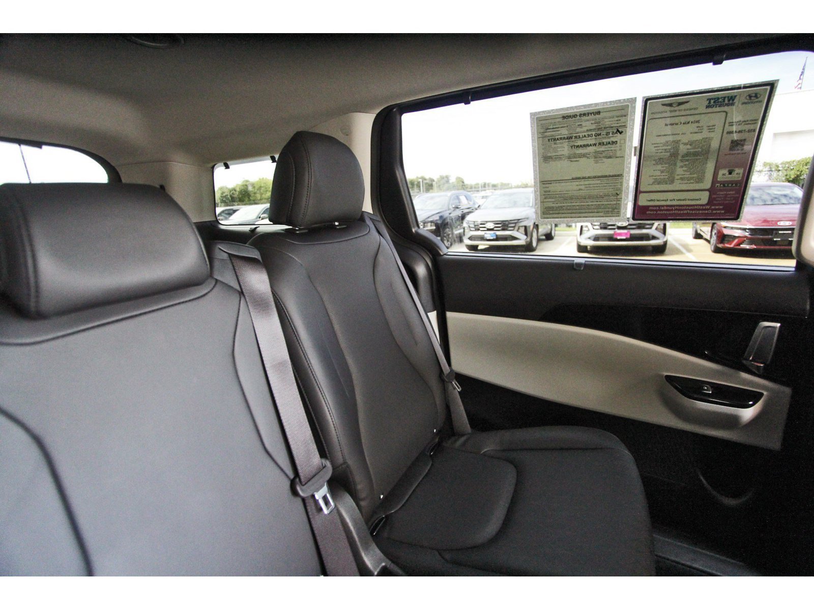 Used 2024 Kia Carnival EX FWD image 15