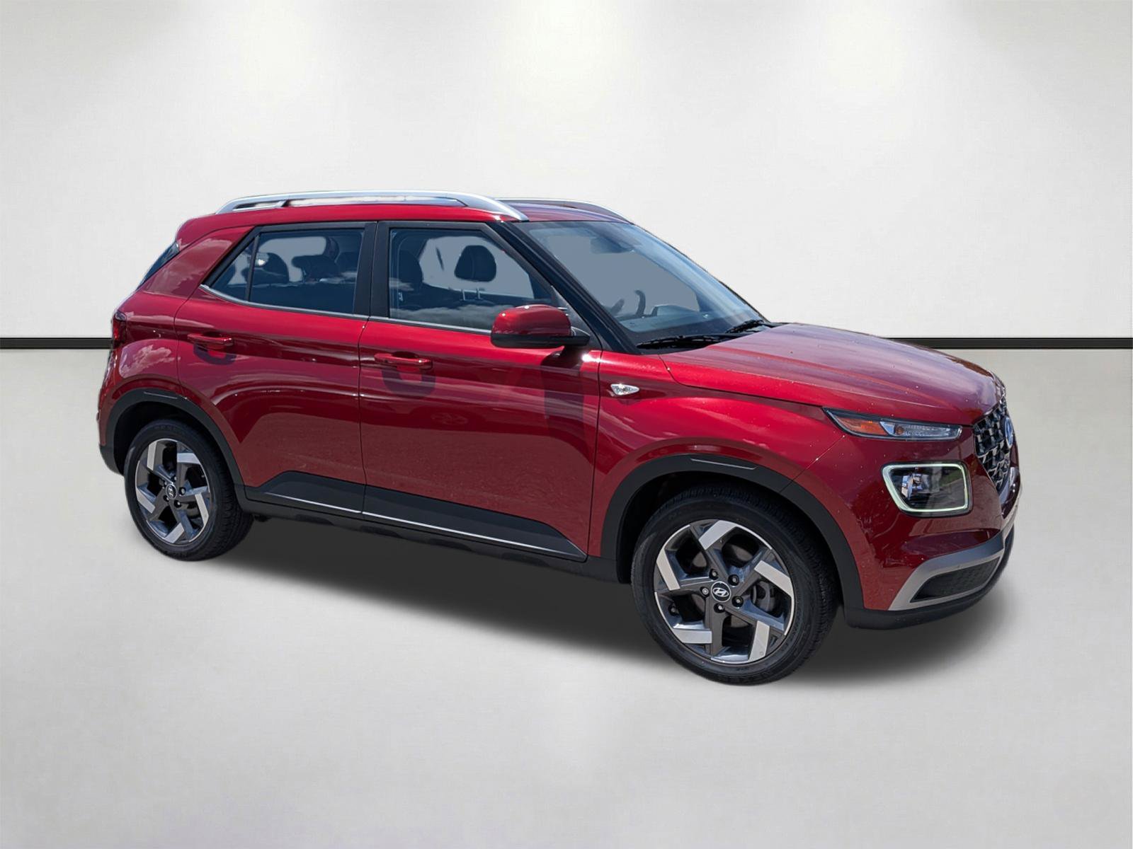 Used 2025 Hyundai Venue Limited FWD image 2