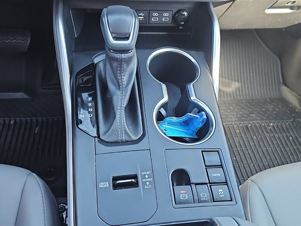 Used 2023 Toyota Highlander XLE FWD image 7