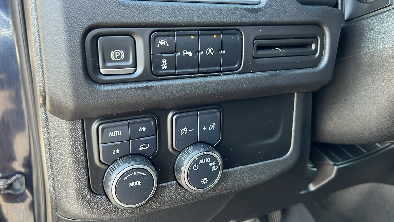 Certified 2023 Chevrolet Suburban RST AWD/4WD image 32