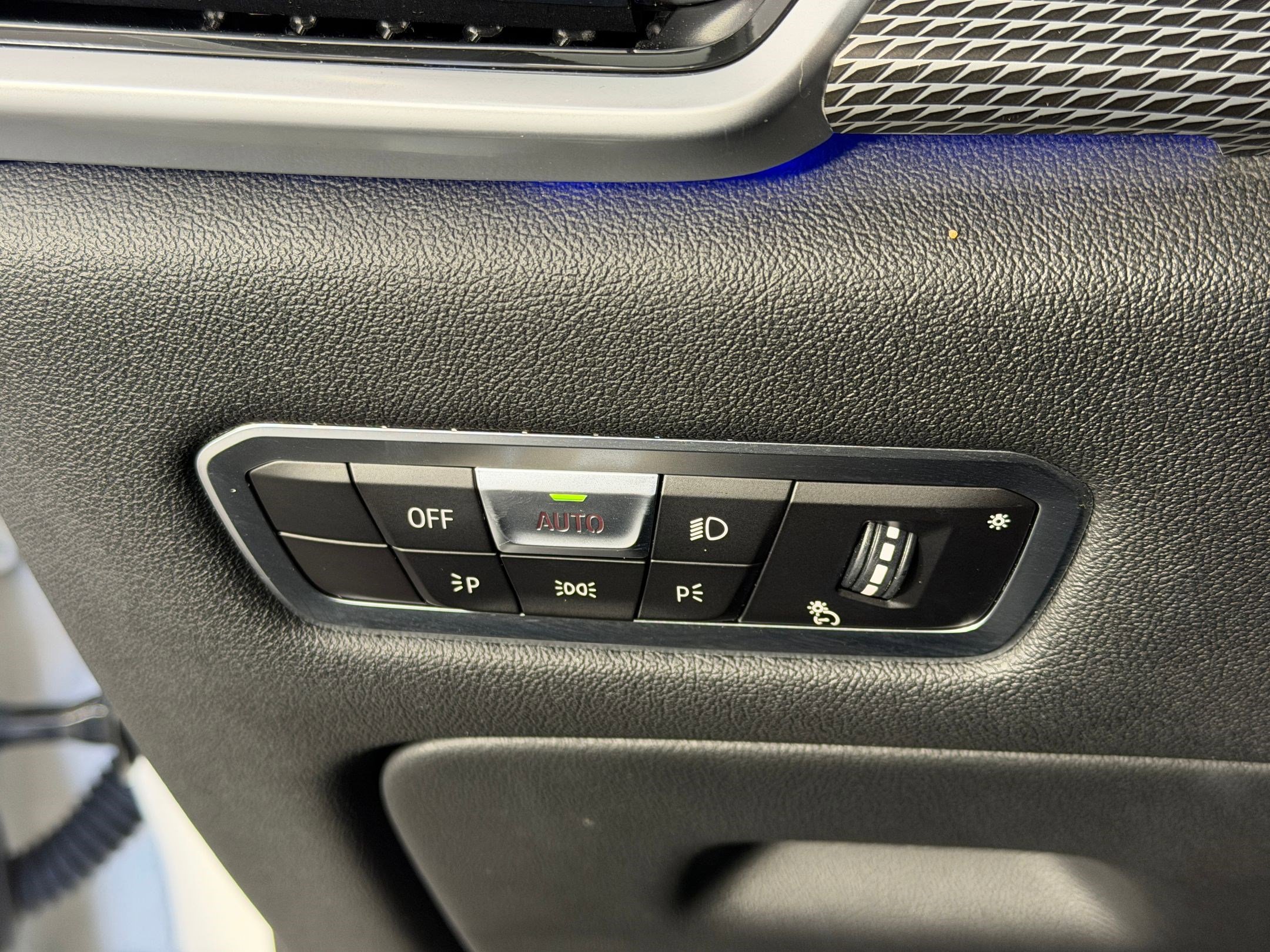 Used 2022 BMW X5 sDrive40i w/ M Sport Package RWD image 19
