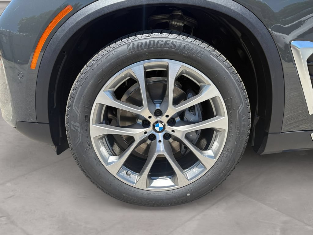 New 2026 BMW X5 xDrive40i w/ Climate Comfort Package AWD/4WD image 14