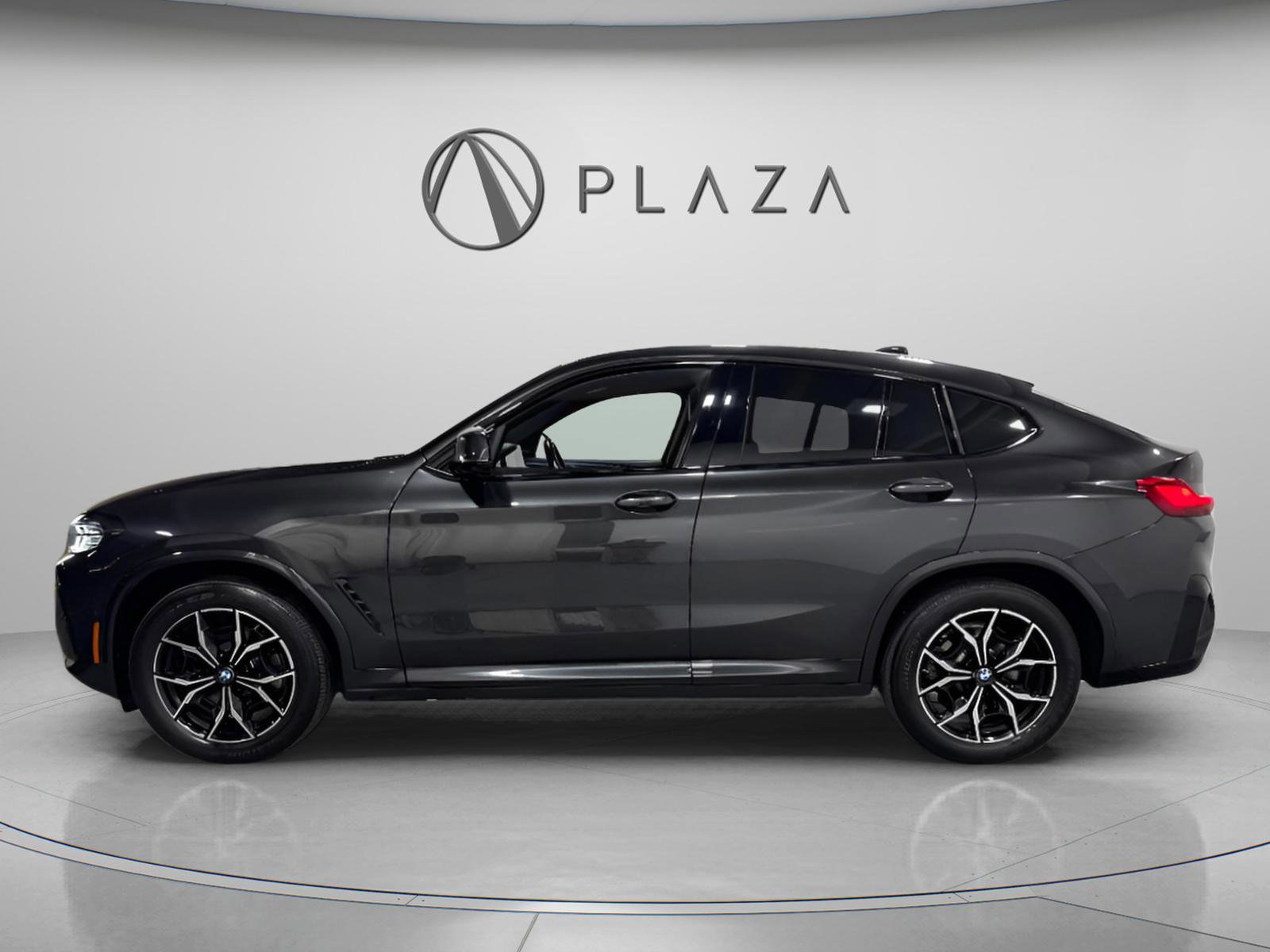 Used 2023 BMW X4 xDrive30i w/ M Sport Package image 3
