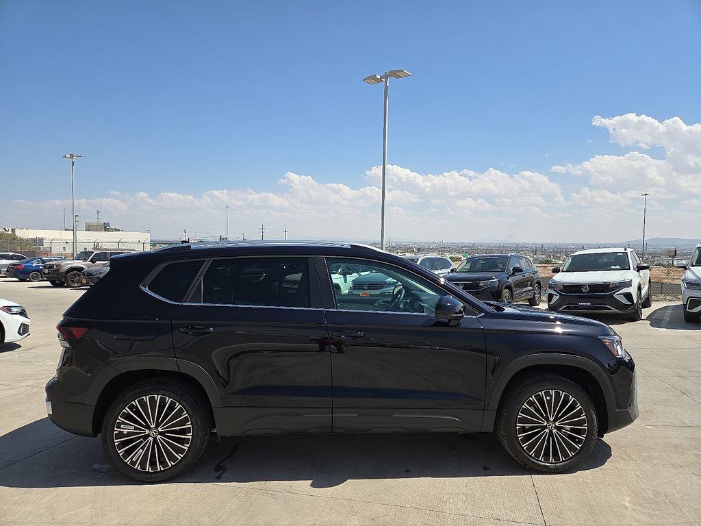 Certified 2025 Volkswagen Taos SE FWD image 13