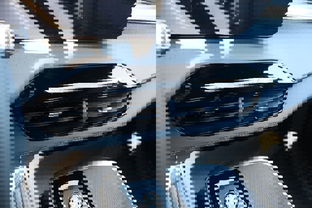 New 2026 Buick Enclave Avenir image 9