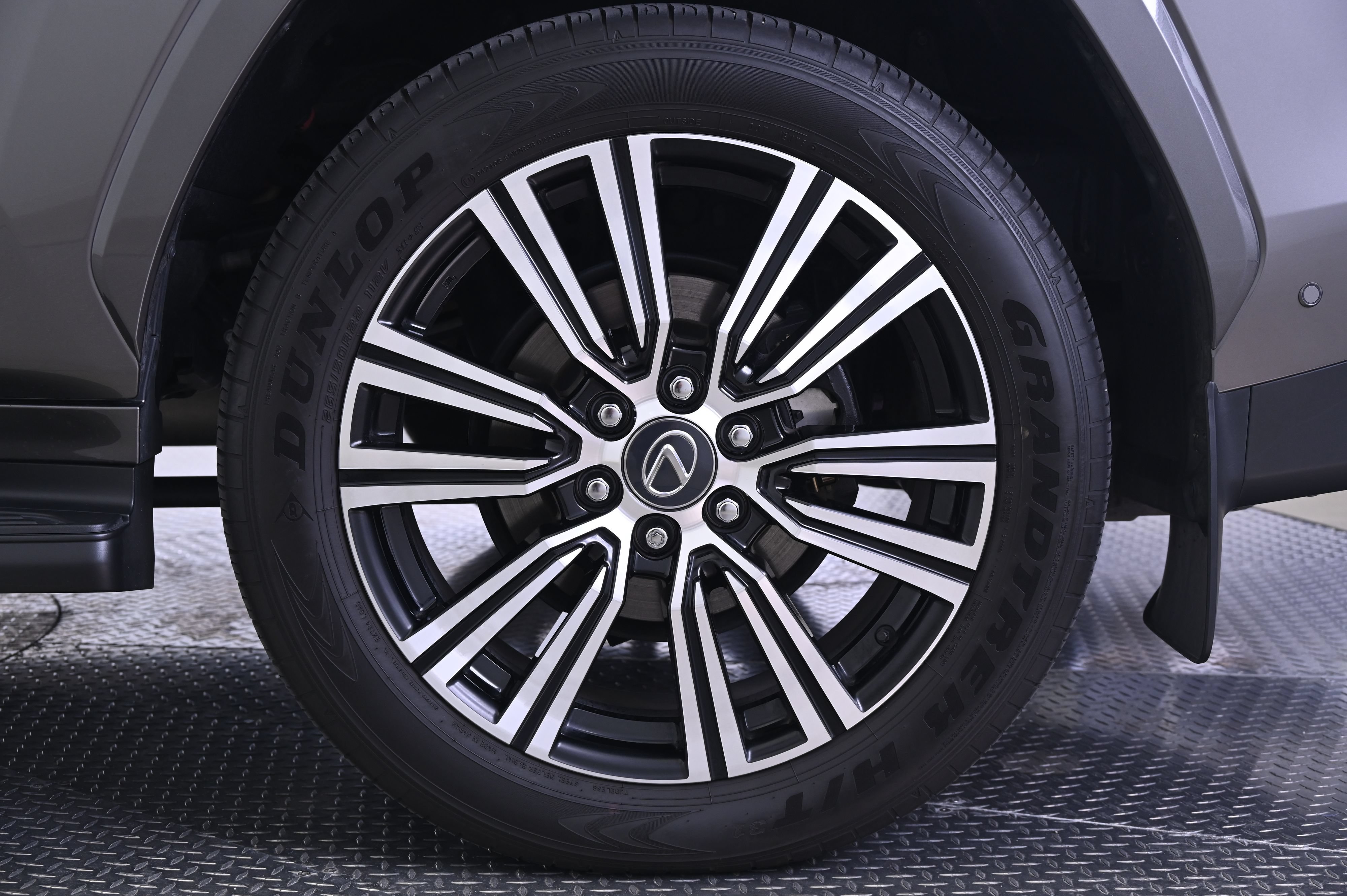 Used 2026 Lexus LX 700h Luxury AWD/4WD image 12