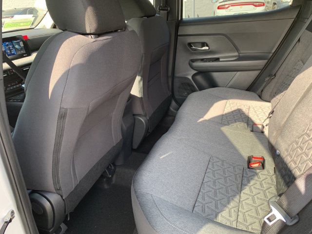 Used 2026 Nissan Kicks SV w/ Interior Electronics Package AWD/4WD image 13