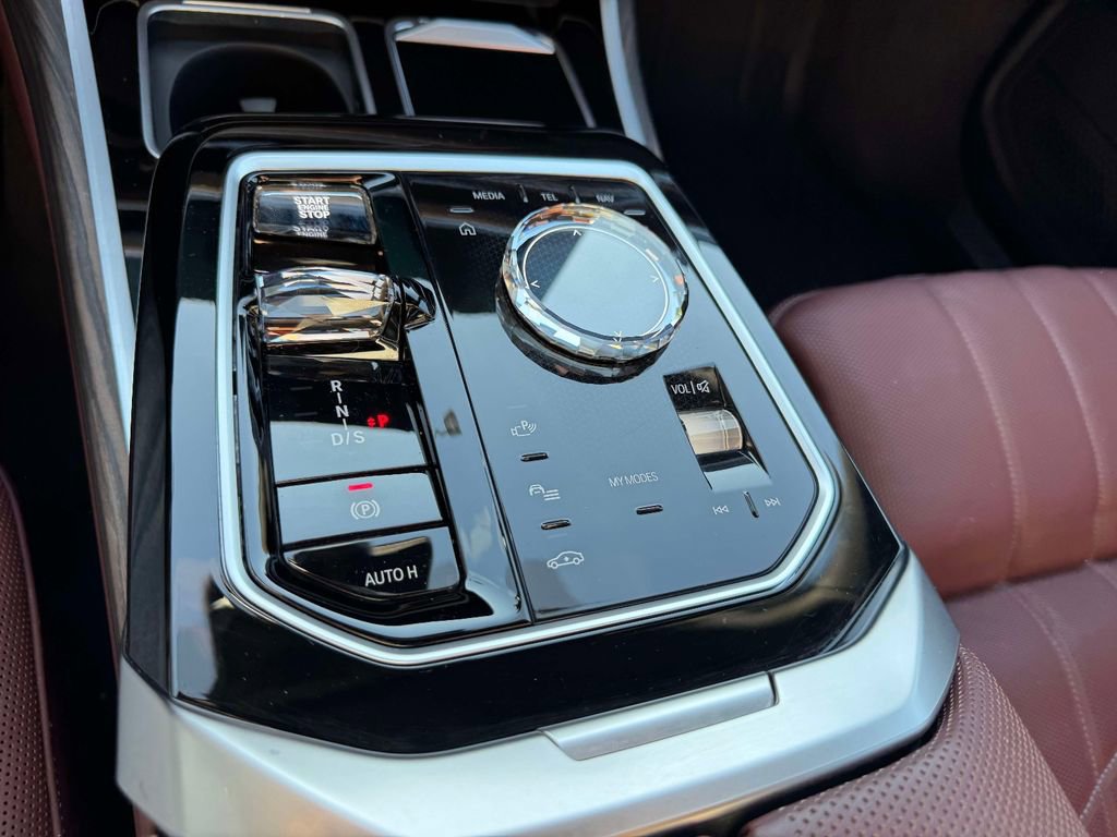 Certified 2023 BMW 760i xDrive w/ Executive Package image 14