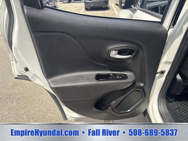 Used 2023 Jeep Renegade Latitude AWD/4WD image 16