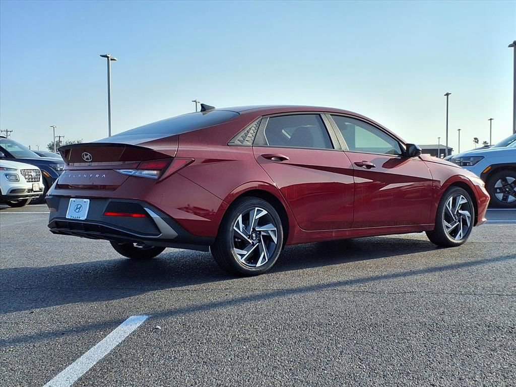New 2025 Hyundai Elantra Sport image 3