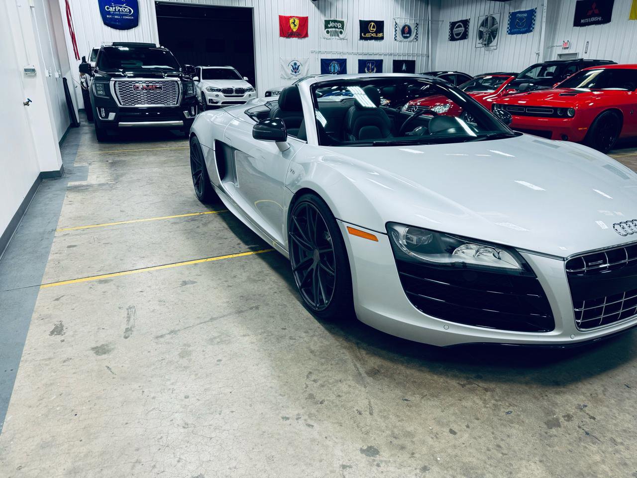Used 2012 Audi R8 V10 w/ Enhanced Leather Pkg AWD/4WD image 19