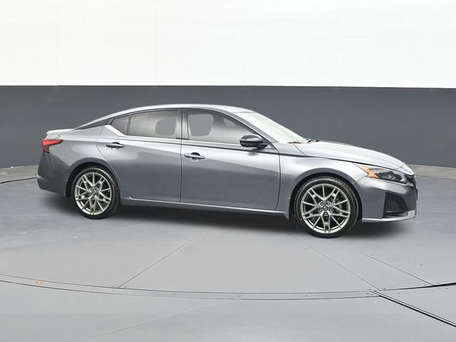 Used 2023 Nissan Altima 2.0 SR FWD image 19