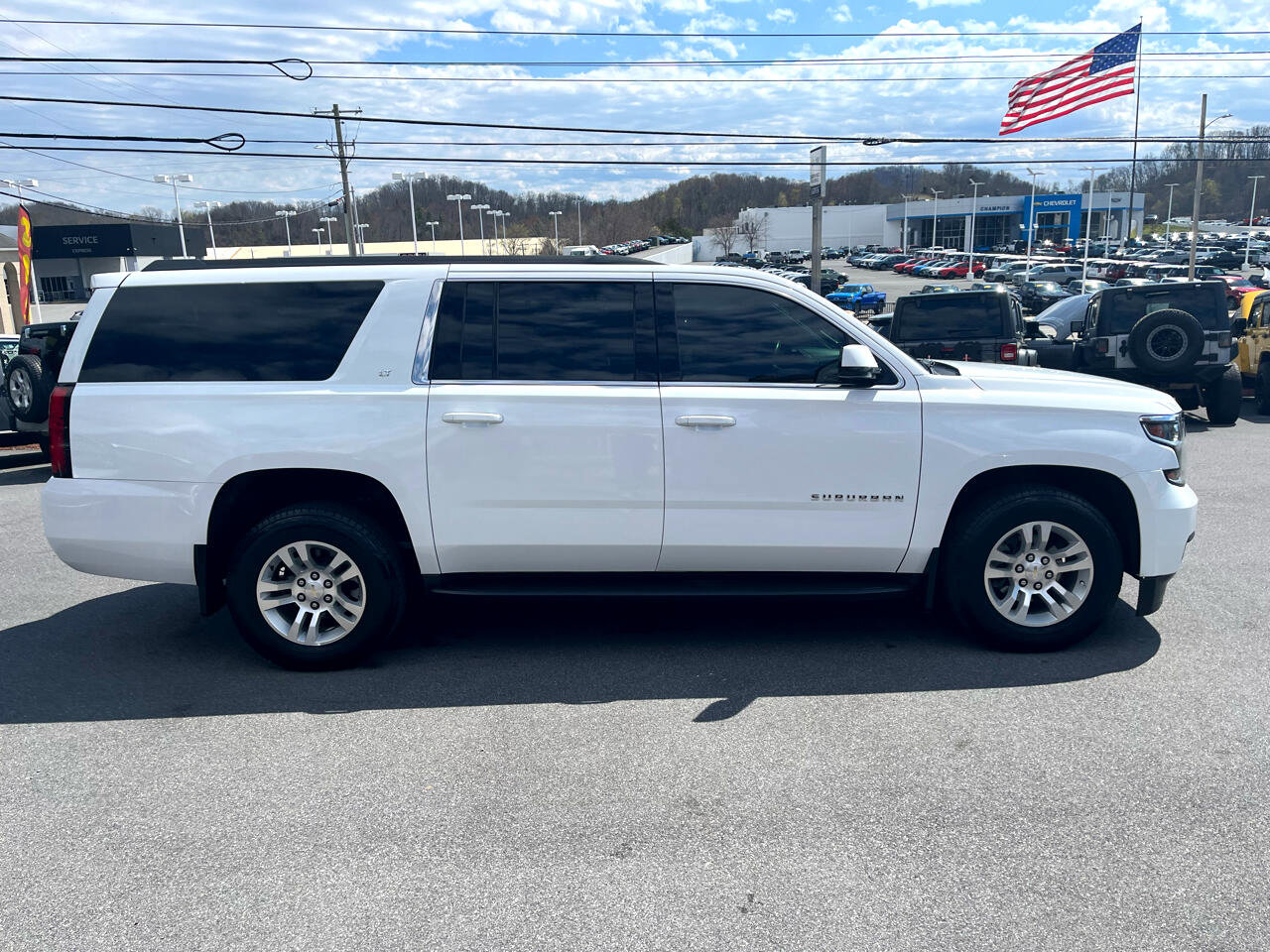 Used 2018 Chevrolet Suburban LT image 6