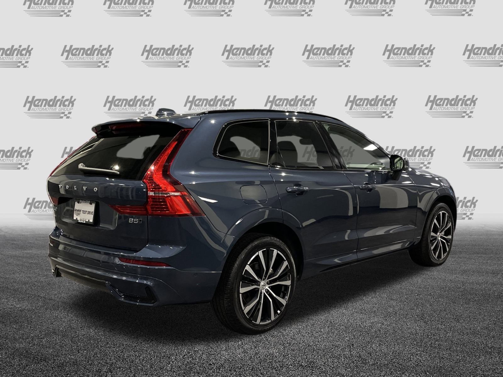 Used 2025 Volvo XC60 B5 Plus image 10
