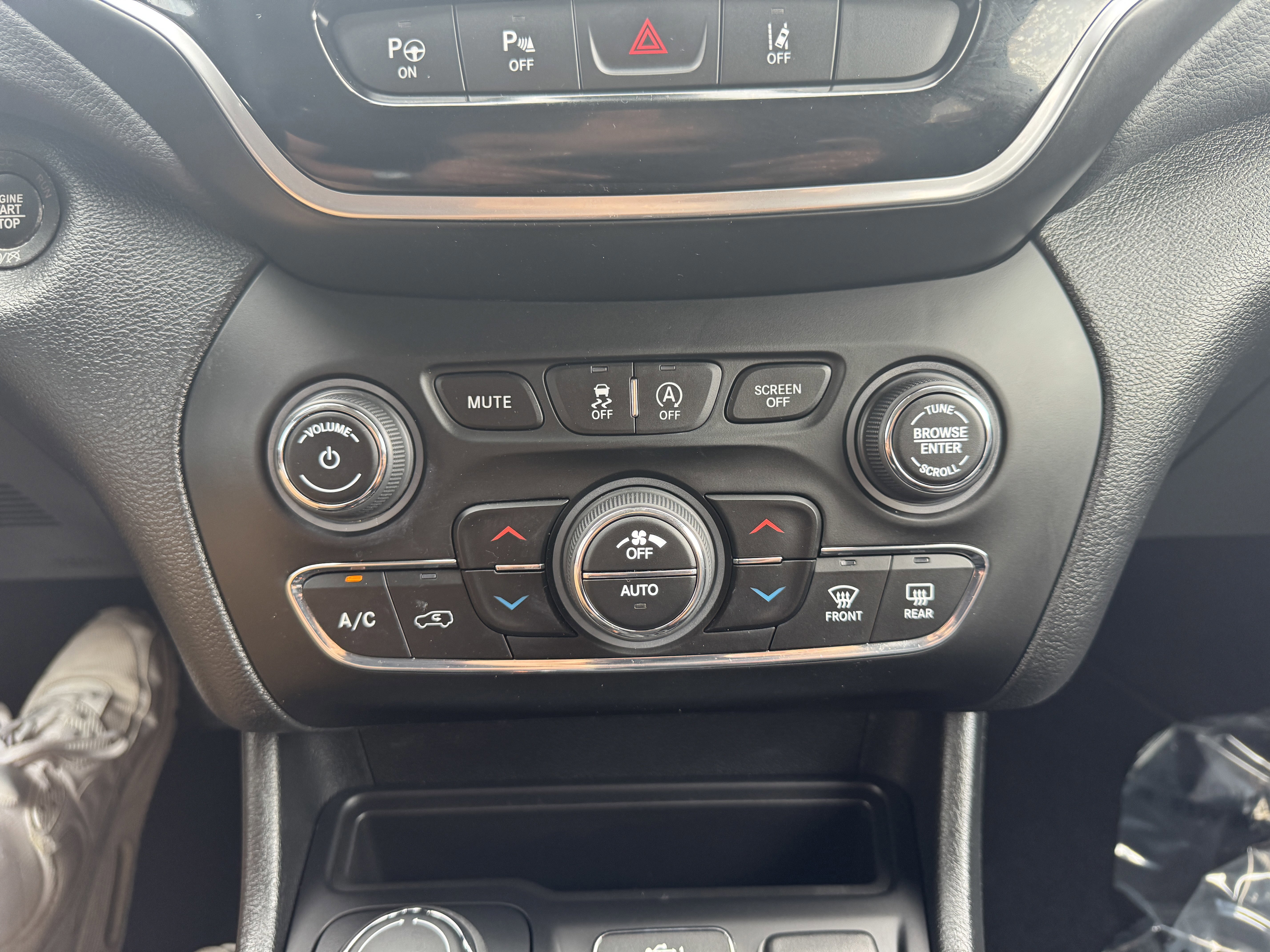 Certified 2022 Jeep Cherokee Limited AWD/4WD image 21