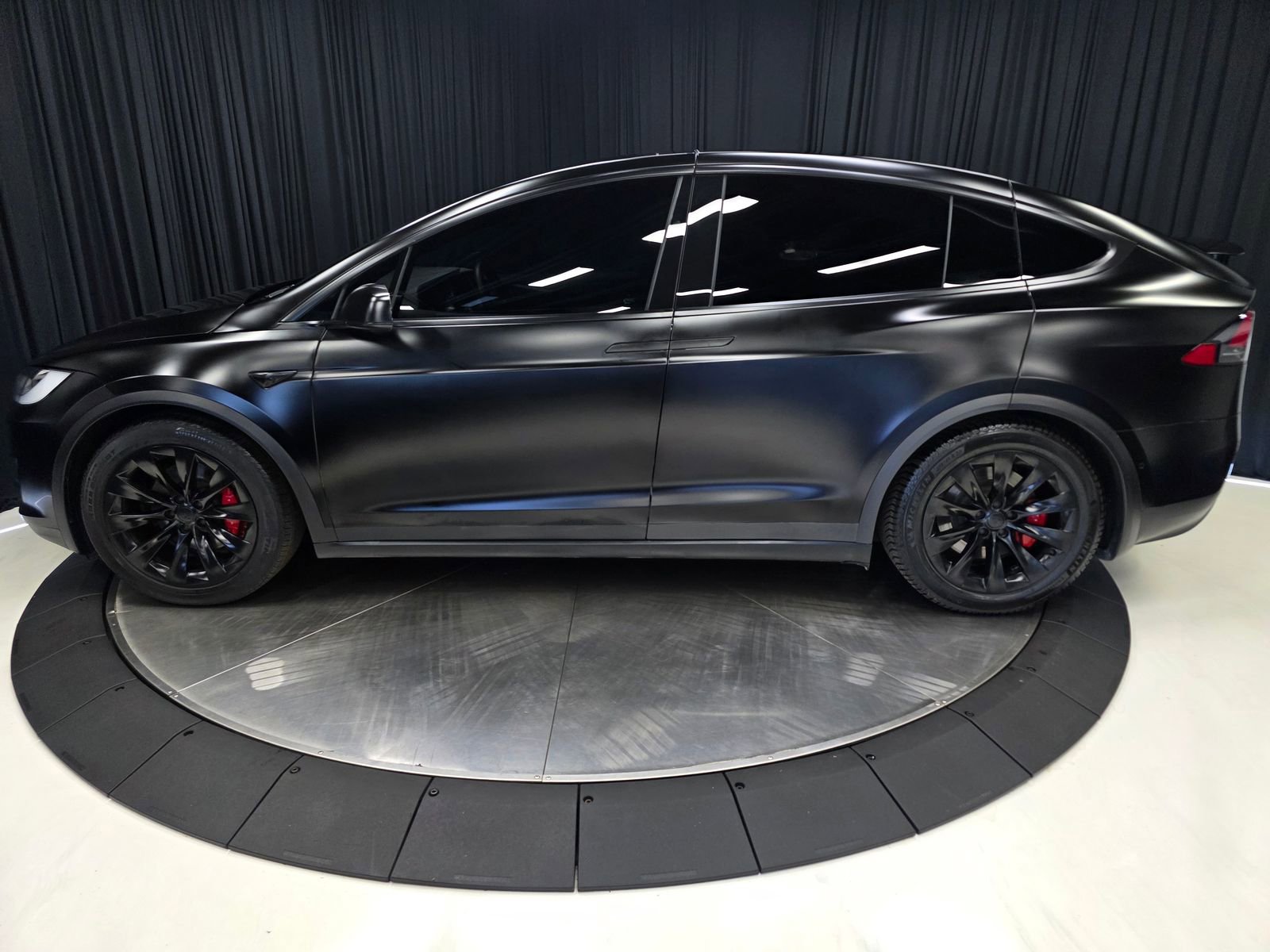 Used 2021 Tesla Model X Performance image 9