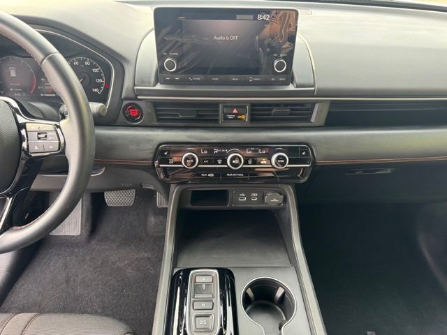 Used 2025 Honda Pilot Sport image 17
