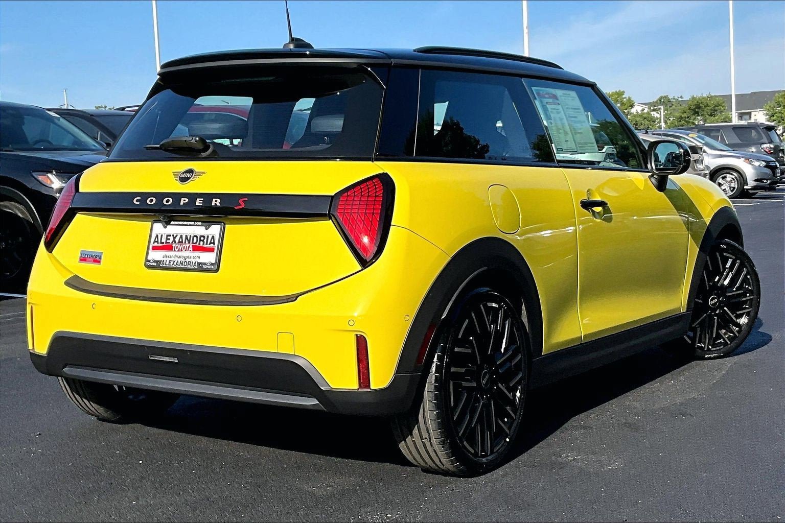 Used 2025 MINI Cooper S FWD image 12