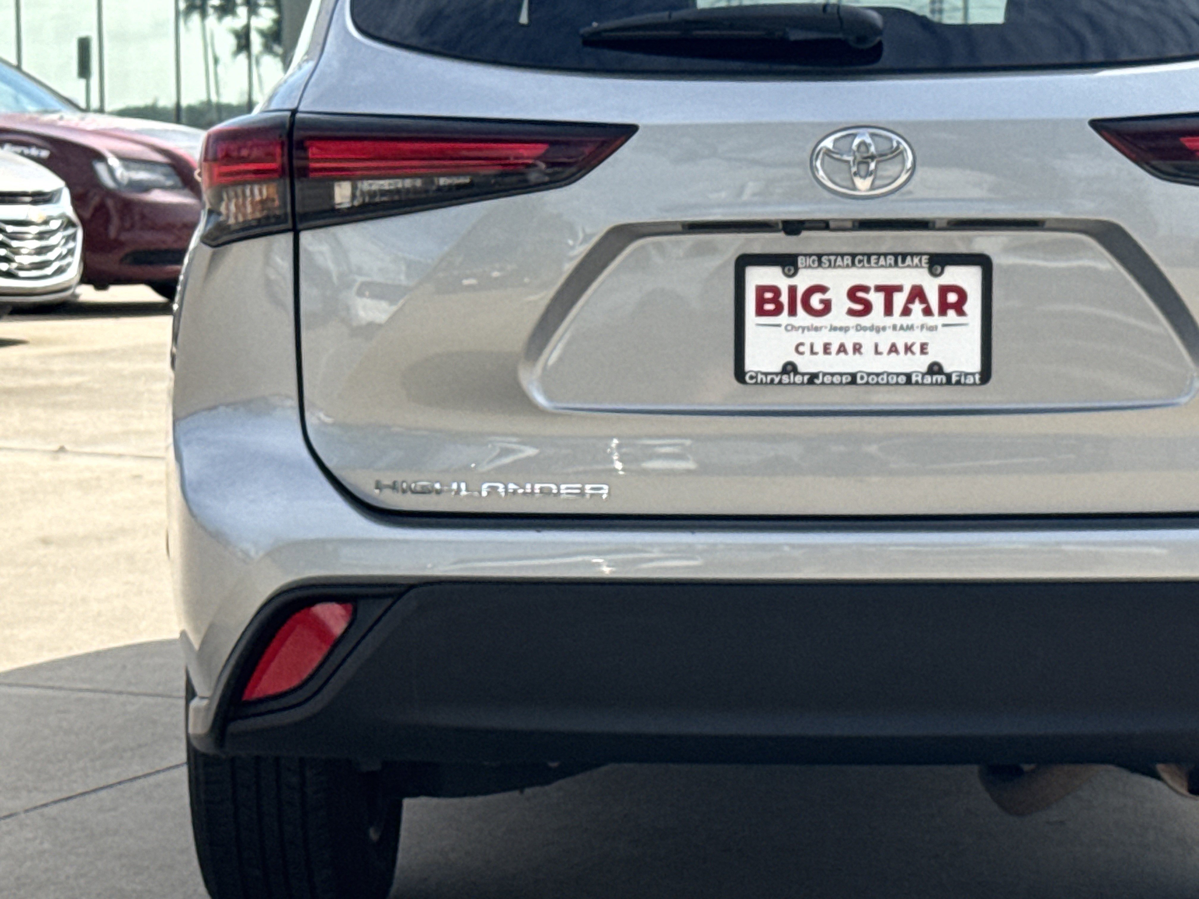 Used 2024 Toyota Highlander LE image 12