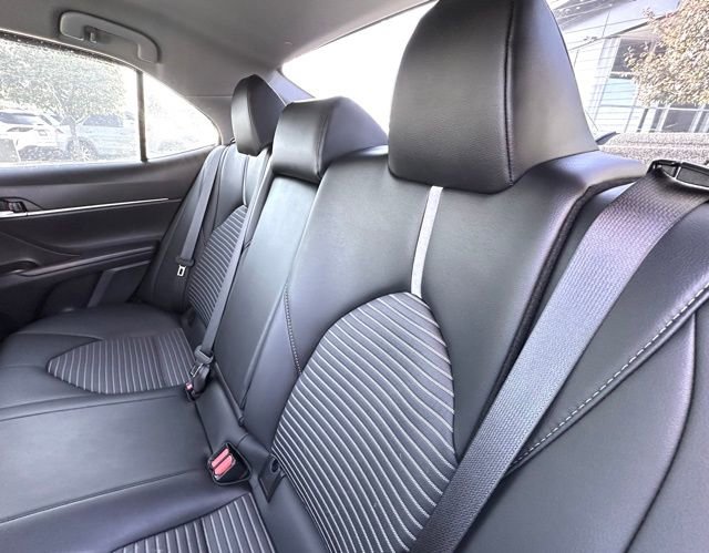 Used 2020 Toyota Camry SE FWD image 13