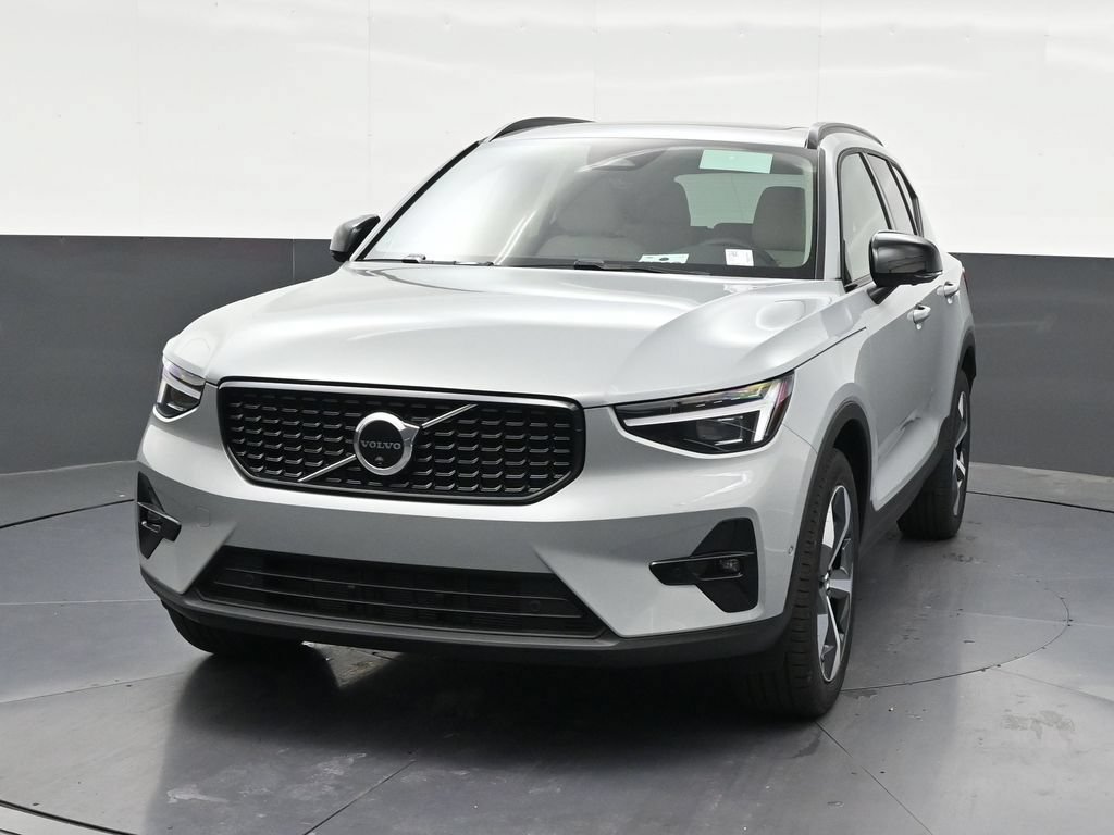 New 2026 Volvo XC40 B5 Plus w/ Protection Package Premier AWD/4WD image 8