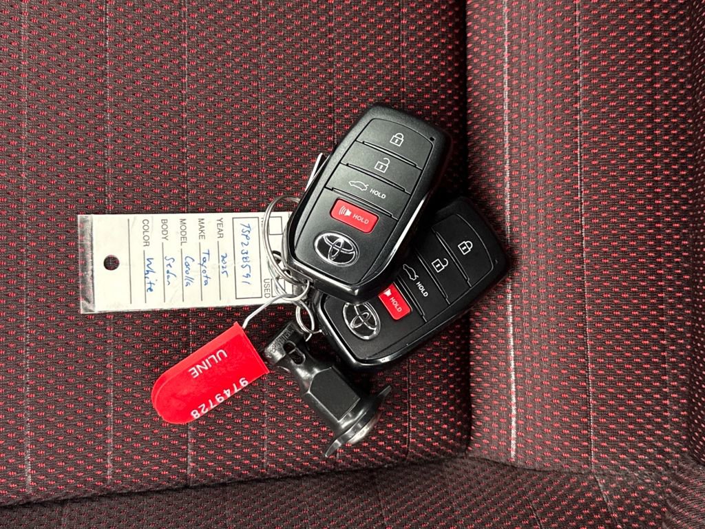 Used 2025 Toyota Corolla SE image 29