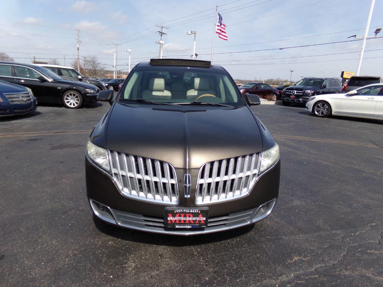 Used 2011 Lincoln MKT AWD w/ Elite Pkg image 3