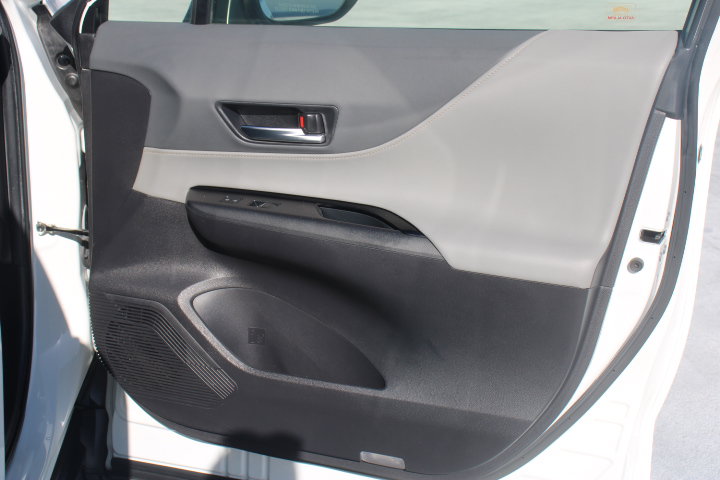 Certified 2021 Toyota Venza LE w/ Carpet Mat Package (TMS) AWD/4WD image 20