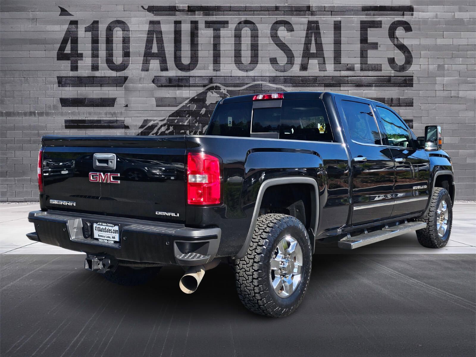 Used 2016 GMC Sierra 3500 Denali w/ Duramax Plus Package AWD/4WD image 3