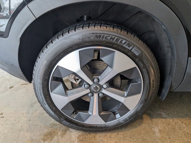 Used 2023 Volvo XC40 B5 Plus w/ Protection Package Premier image 8