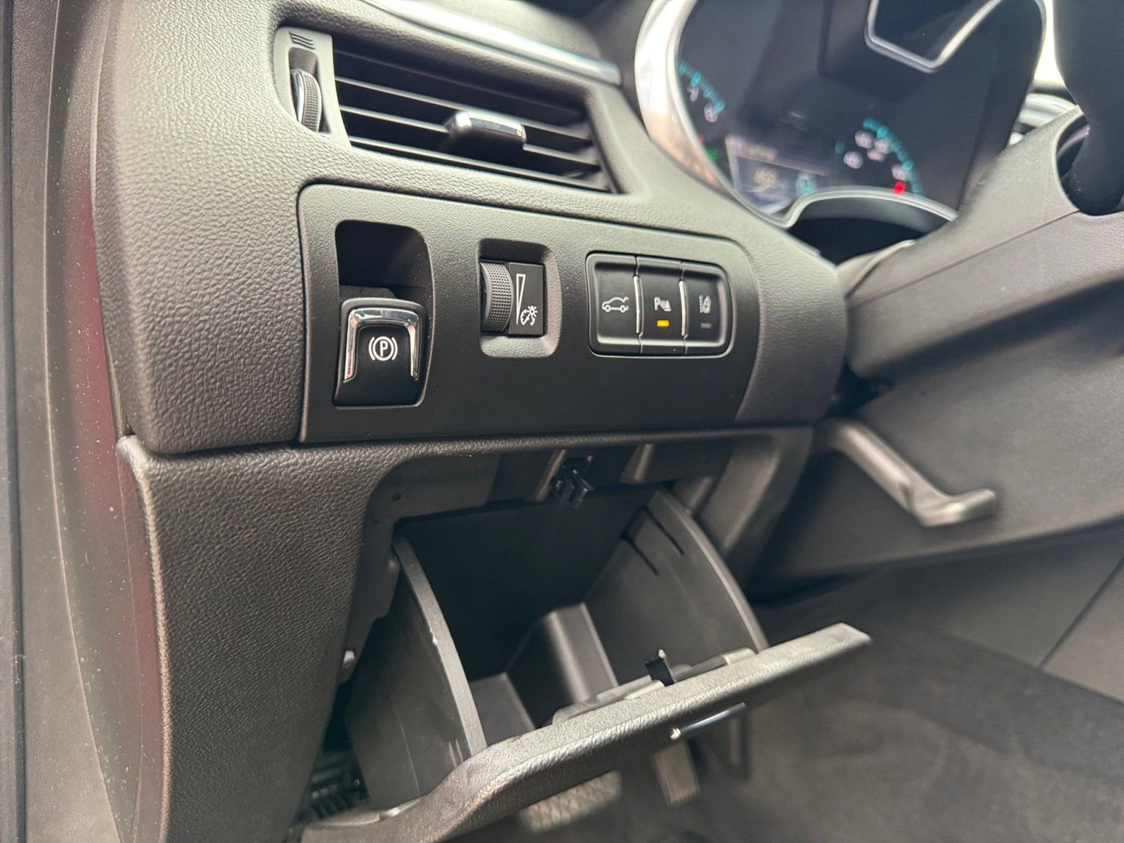 Used 2015 Chevrolet Impala LT w/ Convenience Package image 19