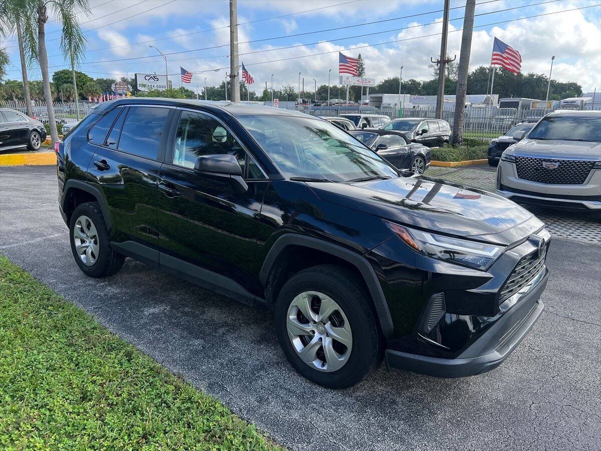 Used 2023 Toyota RAV4 LE FWD image 4