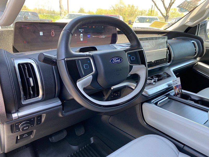 Certified 2025 Ford Expedition Platinum AWD/4WD image 21