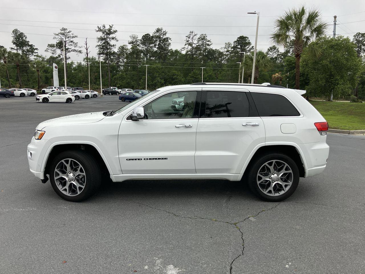 Used 2020 Jeep Grand Cherokee Overland AWD/4WD image 2
