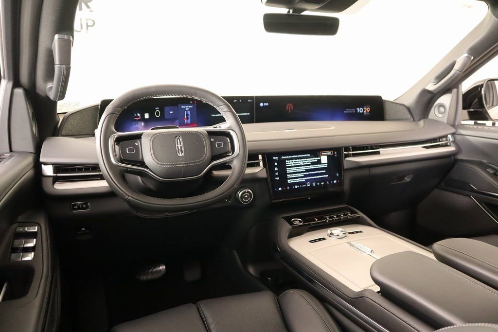 New 2025 Lincoln Navigator Reserve w/ Jet Appearance Package image 2