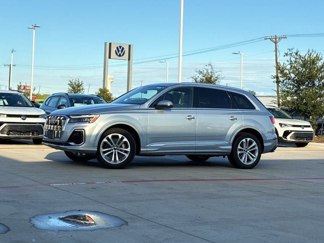 Used 2025 Audi Q7 3.0T Premium Plus AWD/4WD image 2